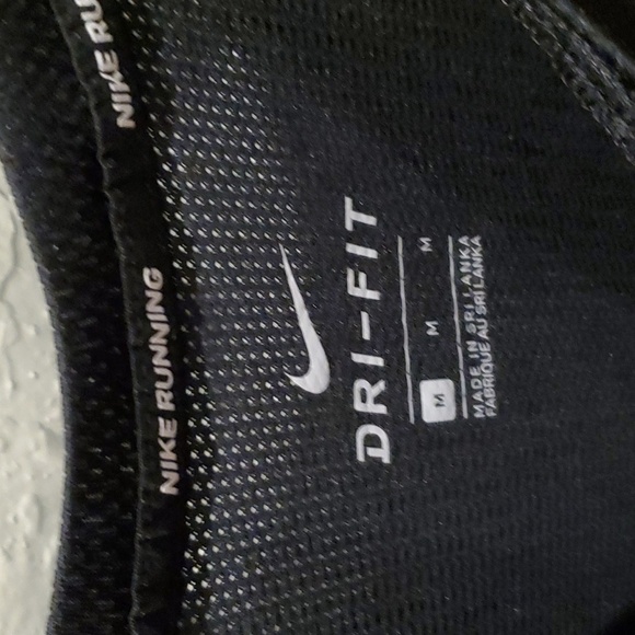 Nike Dri-Fit medium - Picture 4 of 9